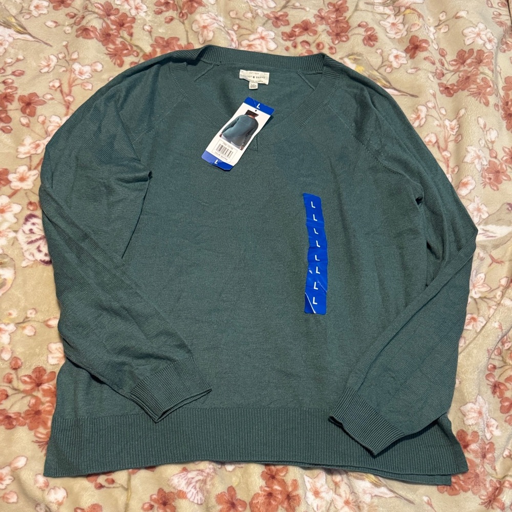 Women’s Lucky Brand v-neck Sweater in color Sea Pine